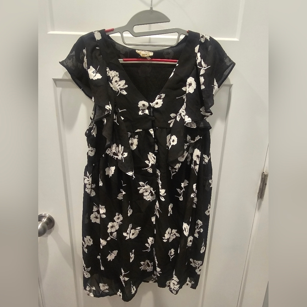Envy Black White Floral Dress Women’s Small Flutter Sleeve Button Front Lined